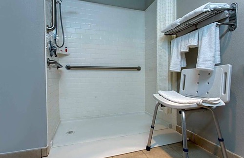 Eastwick Hotel | 2-Star Hotel ∙ Microtel Inn & Suites by Wyndham Philadelphia Airport