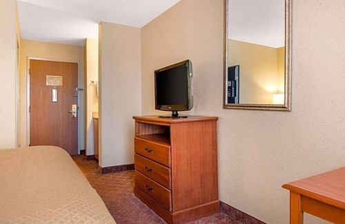 Bangor Hotel | 2-Star Hotel ∙ Quality Inn at Bangor Mall