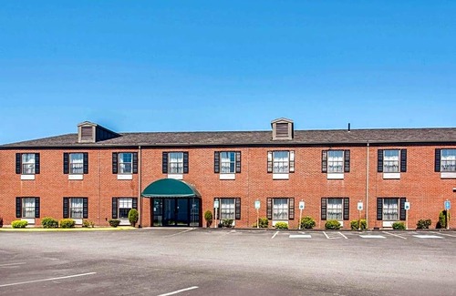 Bangor Hotel | 2-Star Hotel ∙ Quality Inn at Bangor Mall