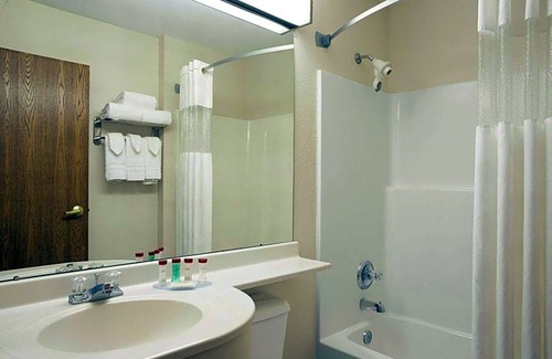 Bloomington Hotel | 2-Star Hotel ∙ Ramada Limited and Suites Bloomington