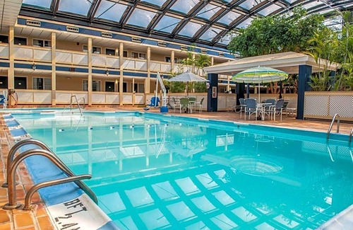 Wayne Hotel | 2-Star Hotel ∙ Ramada by Wyndham Indianapolis Speedway
