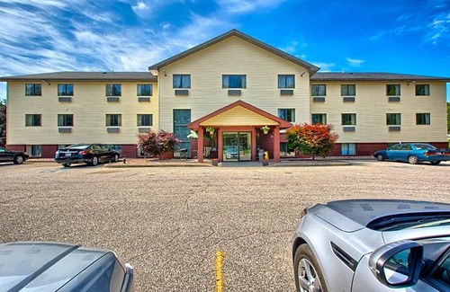 Whitehall Hotel | 2-Star Hotel ∙ Rodeway Inn