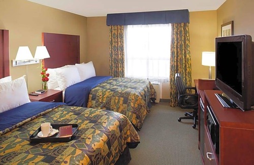 Durham Region Hotel | 2-Star Hotel ∙ Travelodge by Wyndham Oshawa Whitby