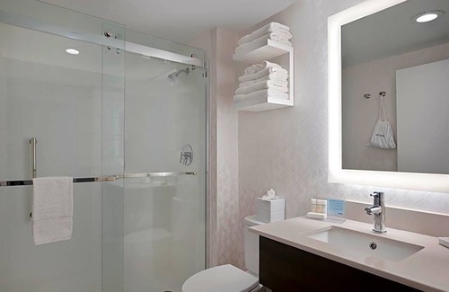 East Cambridge Hotel | 2-Star Hotel ∙ Hampton Inn by Hilton Boston/Cambridge