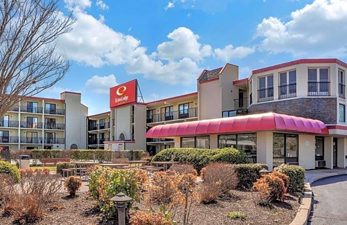 Rehoboth Beach Hotel | 2-Star Hotel ∙ Econo Lodge Inn & Suites - Rehoboth Beach