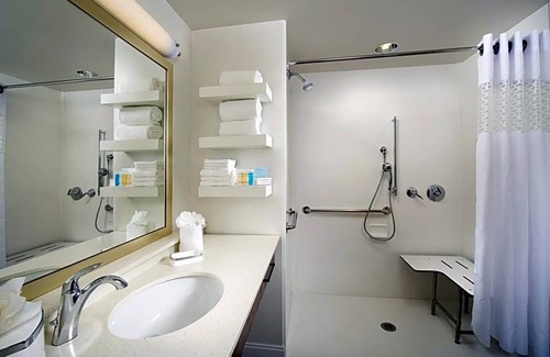 Lutherville Timonium Hotel | 2-Star Hotel ∙ Hampton Inn & Suites Baltimore North/Timonium, MD