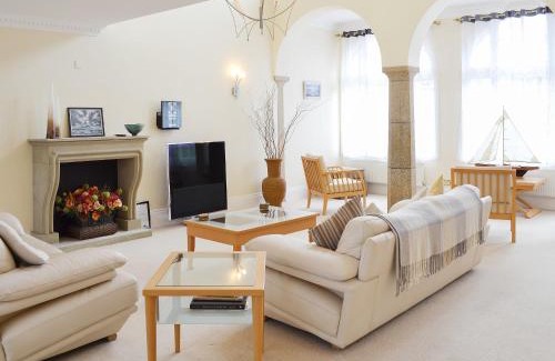 Camborne House | 2 The Courtyard