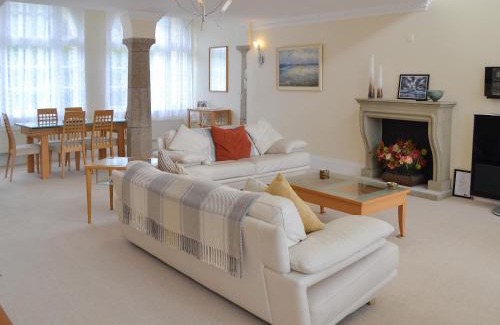 Camborne House | 2 The Courtyard