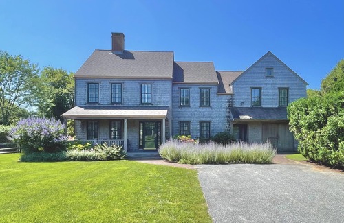 West of Town House | 20 Meadow View Drive, Nantucket Massachusetts nTucked Away