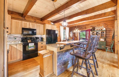Perrysville Cabin | 20% Off Select September Dates!