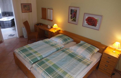 Muelheim Apartment | 200 m² Apartment ∙ 4 bedrooms ∙ 8 guests