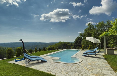 Lupoglav House | 200 m² House ∙ 4 bedrooms ∙ 10 guests