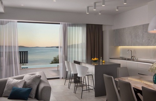 Seget Vranjica Villa | 200 meters from the beach, chic home with a heated pool, gym, and play area with a PS4, two bikes, table tennis, and breathtaking views of the island and sea
