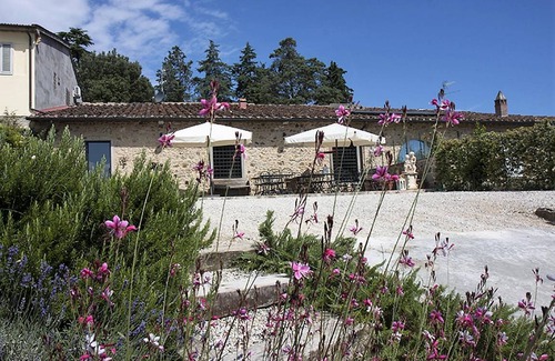 Carmignano Villa | 2000 m² Villa ∙ 3 bedrooms ∙ 7 guests