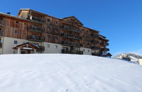Saint-Etienne-en-Devoluy Apartment | 200m from resort center, 4th floor, view mountain, balcony, tv, ski locker, 32m², Superdévoluy