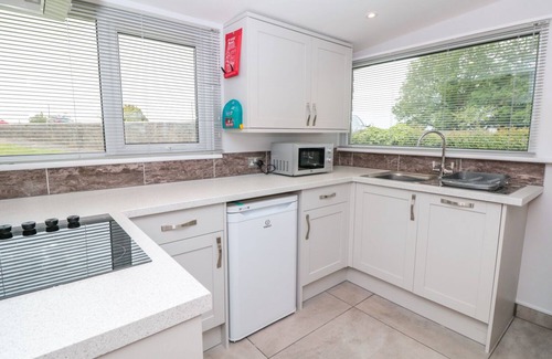 Dartmouth Cottage | 201 Norton Park