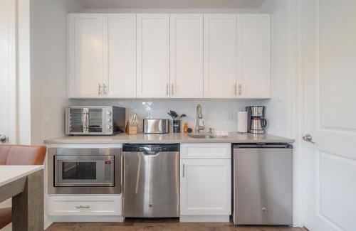 Courier City - Oscawana Apartment | 201 S Fremont Ave Unit 2 Back