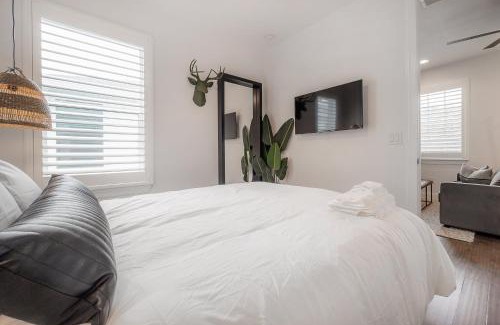 Courier City - Oscawana Apartment | 201 S Fremont Ave Unit 2 Back