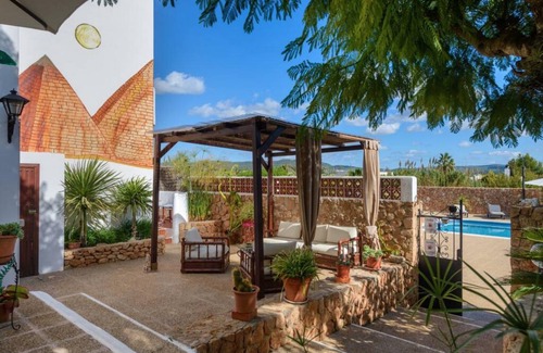 San Antonio Bay Villa | 205 m² Villa ∙ 5 bedrooms ∙ 10 guests