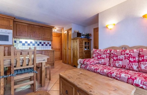 Arc-1800 Apartment | 20m from ski slopes, 2nd floor, view valley, balcony, tv, ski locker, 37m², Les Arcs