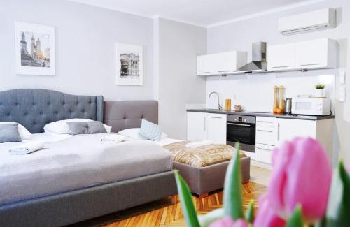 Stare Miasto Apartment | 21 Floriańska Street Apartments