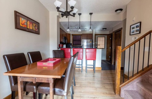 Canmore Ski Chalet | 212 Canmore Chalet With Beautiful Mountain Views
