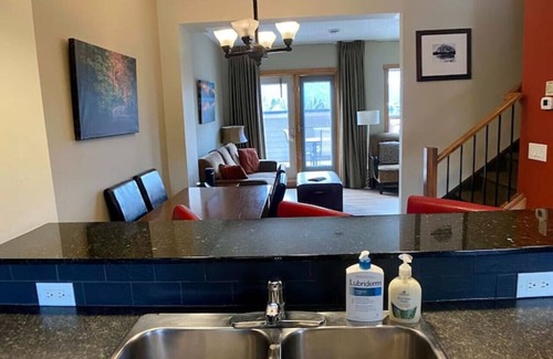 Canmore Ski Chalet | 212 Canmore Chalet With Beautiful Mountain Views