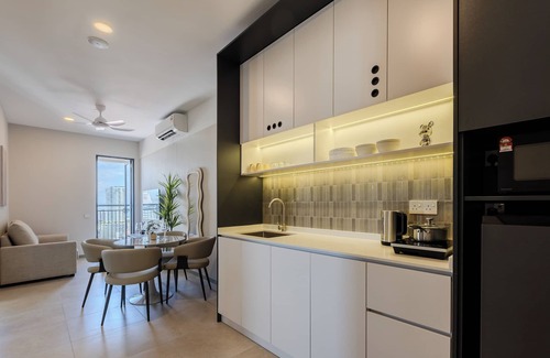 Downtown George Town Apartment | 22 Macalisterz