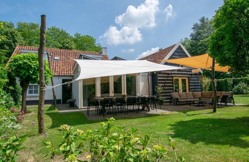 Oosterhout House | 220 m² House ∙ 4 bedrooms ∙ 8 guests