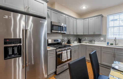 Dudley - Brunswick King Apartment | 233-1 4BR - Boston Cozy Apt near Park Zoo