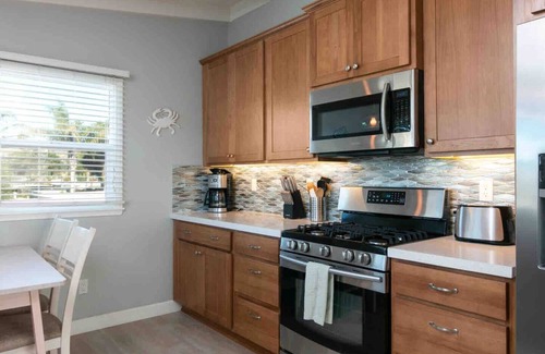 Pierpont Bay House | 25% Off Oct! Walk To Beach, Beautiful Ocean Views