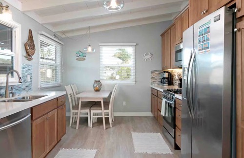 Pierpont Bay House | 25% Off Oct! Walk To Beach, Beautiful Ocean Views