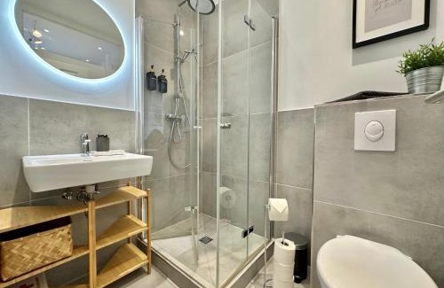 Sued Apartment | 250m Rhein - ruhig - Hbf - Boxspringbett - K-111-S