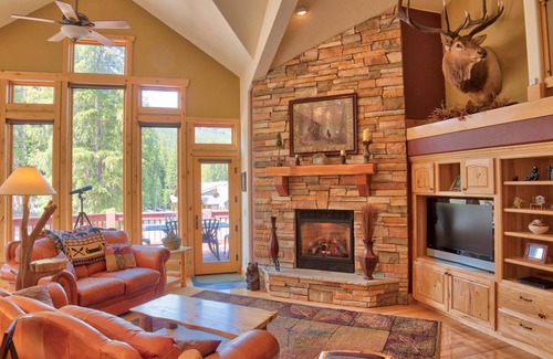 Blue River House | 251 m² House ∙ 3 bedrooms ∙ 8 guests