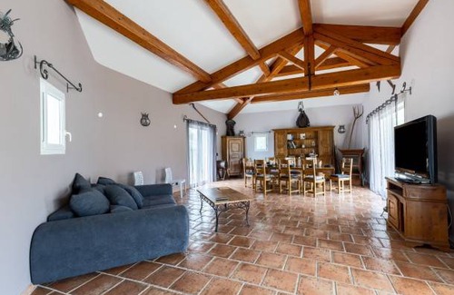 Signes House | 270 m² House ∙ 6 bedrooms ∙ 9 guests