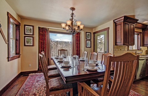Wellington House | 272 m² House ∙ 4 bedrooms ∙ 10 guests