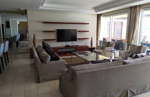Victoria and Alfred Waterfront Apartment | 277 m² Apartment ∙ 3 bedrooms ∙ 6 guests
