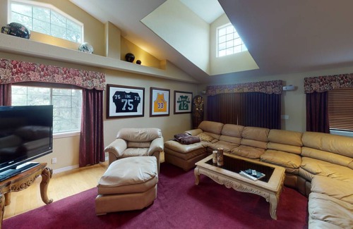 Tyrone House | 279 m² House ∙ 2 bedrooms ∙ 4 guests