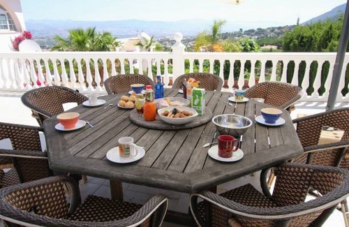 Pinos de Alhaurin Villa | 280 m² Villa ∙ 4 bedrooms ∙ 12 guests