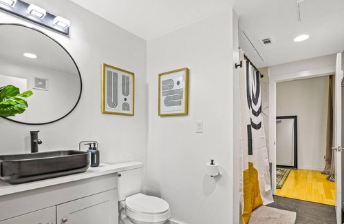 Cedars Condo | 2b/1b Modern Condo