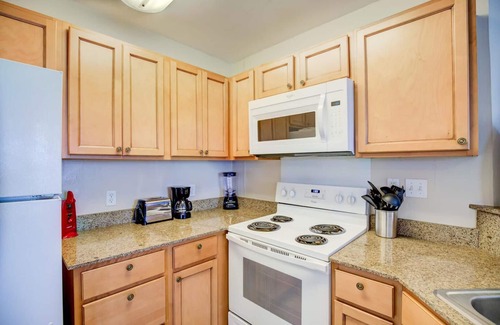 Gulf Shores Apartment | 2b/2b w/Pool & Tennis Court, Sleeps 6
