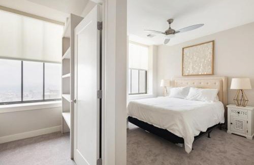 Downtown Baltimore Apartment | 2B 2BA Distinguished Apartment Rooftop Pool & Gym
