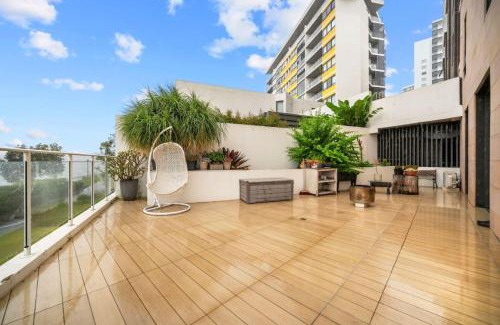 Rhodes Apartment | 2B APT with Stunning Waterfront View