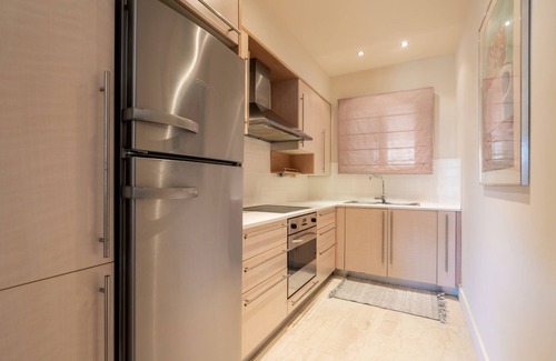 Vouliagmeni Apartment | 2BD Sunny Condo Close to the Beach