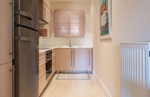 Vouliagmeni Apartment | 2BD Sunny Condo Close to the Beach