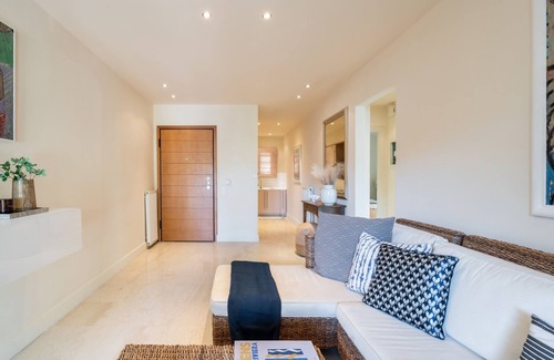 Vouliagmeni Apartment | 2BD Sunny Condo Close to the Beach