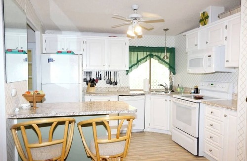 Sarasota House | 2bdr/2b pet friendly 55+ community w/amenities 5min to Siesta Key!