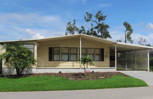 Sarasota House | 2bdr/2b pet friendly 55+ community w/amenities 5min to Siesta Key!
