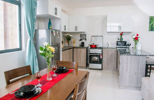 Kilimani Apartment | 2Bdr with Gym & Pool centrally located -2mins to Yaya Mall Kilimani