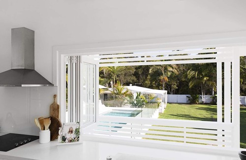 Byron Bay House | 2beachhouse byron bay just park your car 250m walk to byron central.
